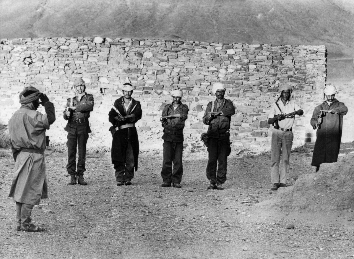 Западная Сахара была испанской колонией, чьё право на самоопределение в 1975 году подтвердил Международный суд. Однако после выхода испанских войск и гражданской администрации территория была разделена между Марокко и Мавританией