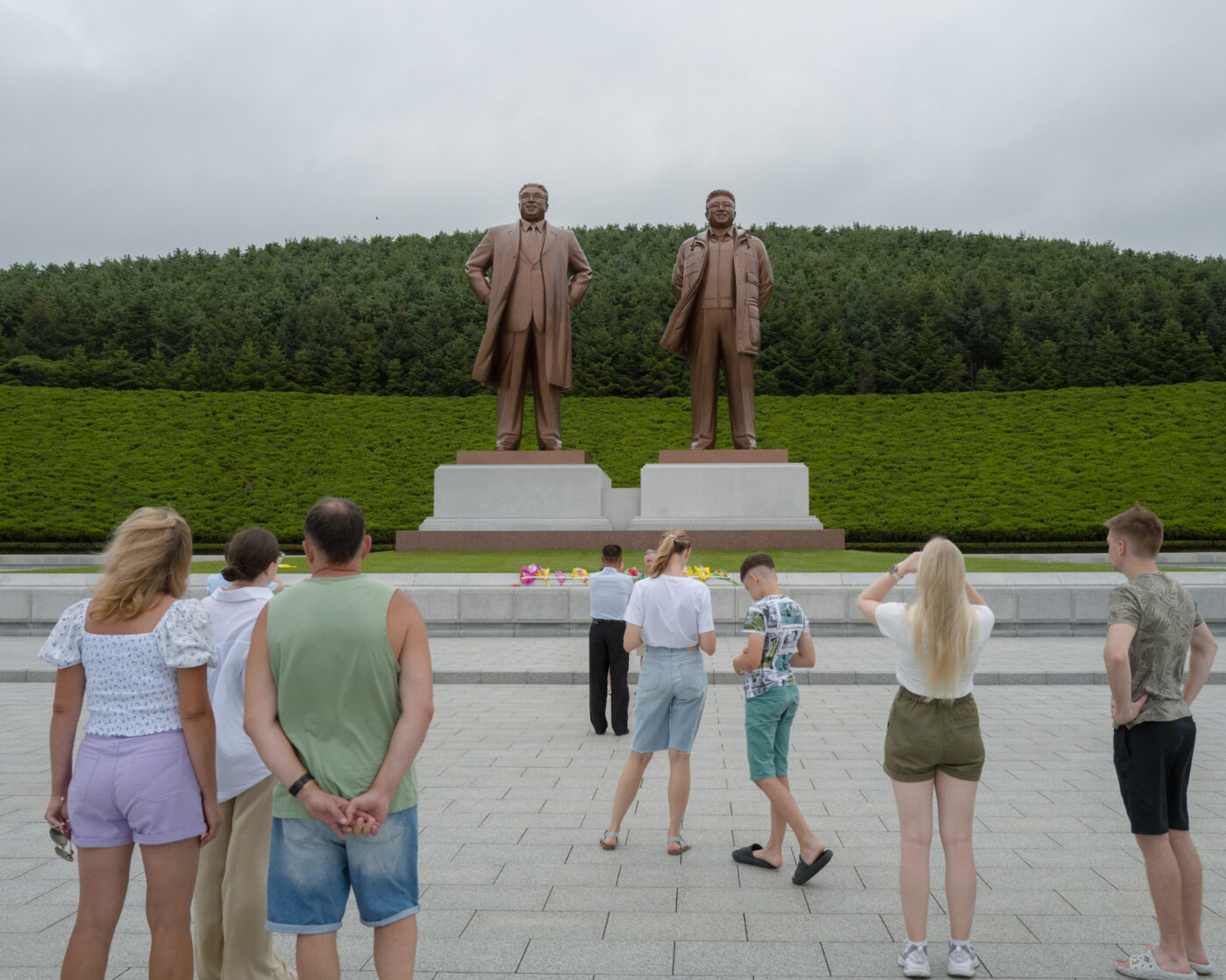 Монумент вождям КНДР в Раджине, Северная Корея