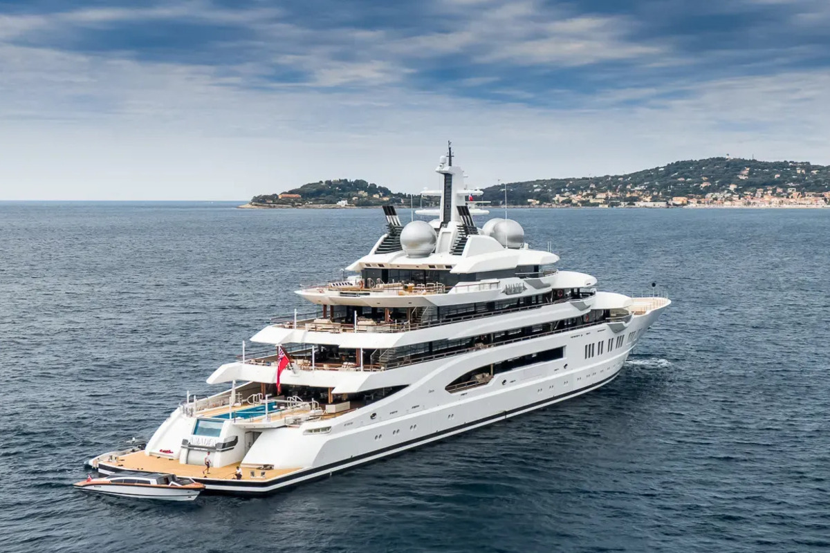 Арестованную в США яхту Сулеймана Керимова выкупила семья Хусейна Саджвани — девелопера из ОАЭ и партнёра Дональда Трампа