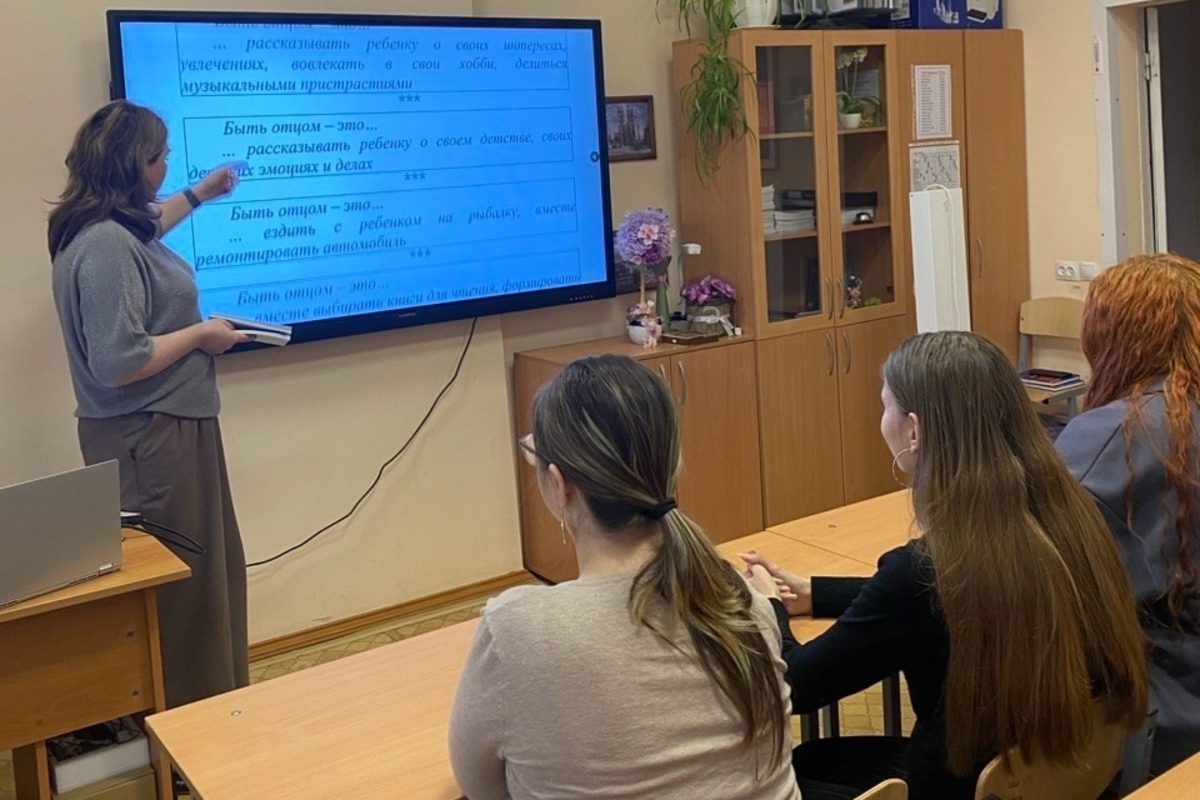 Долг перед родиной, Бог и никакого секса до брака: в российские школы поступили новые пособия по «Семьеведению»