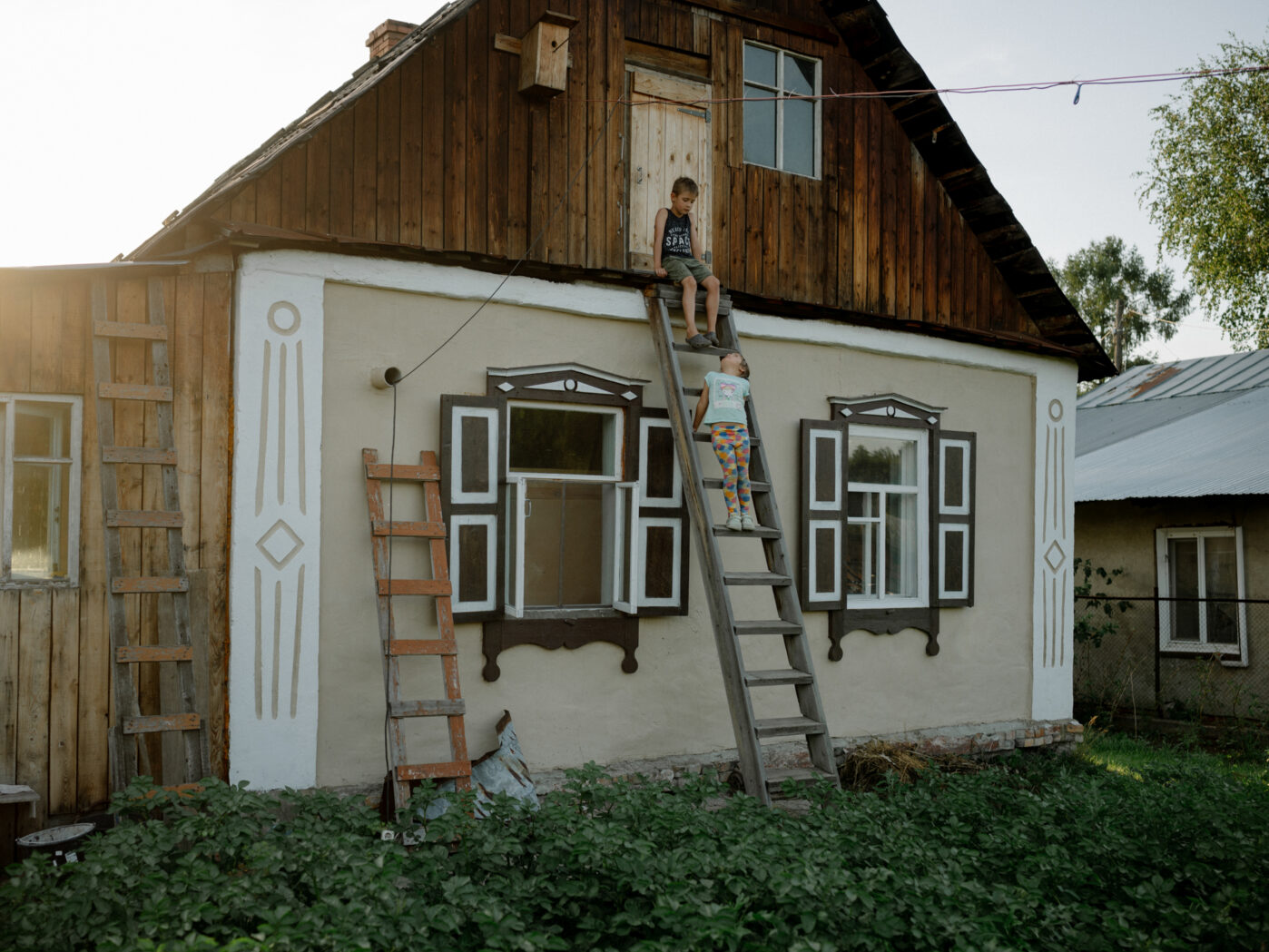 Фотограф Алёна Кардаш, много лет живущая в Германии, рассказывает о своих редких поездках в родной Томск и о том, как восприятие дома изменилось после начала «СВО»