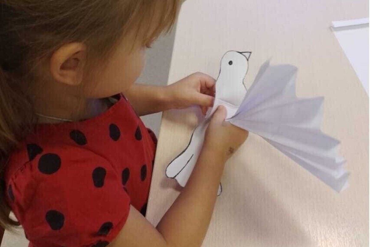 В российских школах и детсадах ко Дню народного единства прошли мероприятия с пожеланиями «жизни без войны»