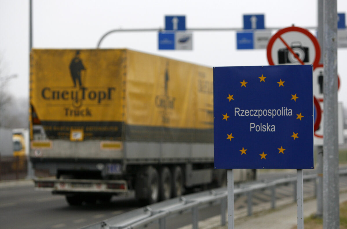 ЕС запретил выдачу россиянам многократных шенгенских виз. Как это будет работать и для кого сделали исключение?