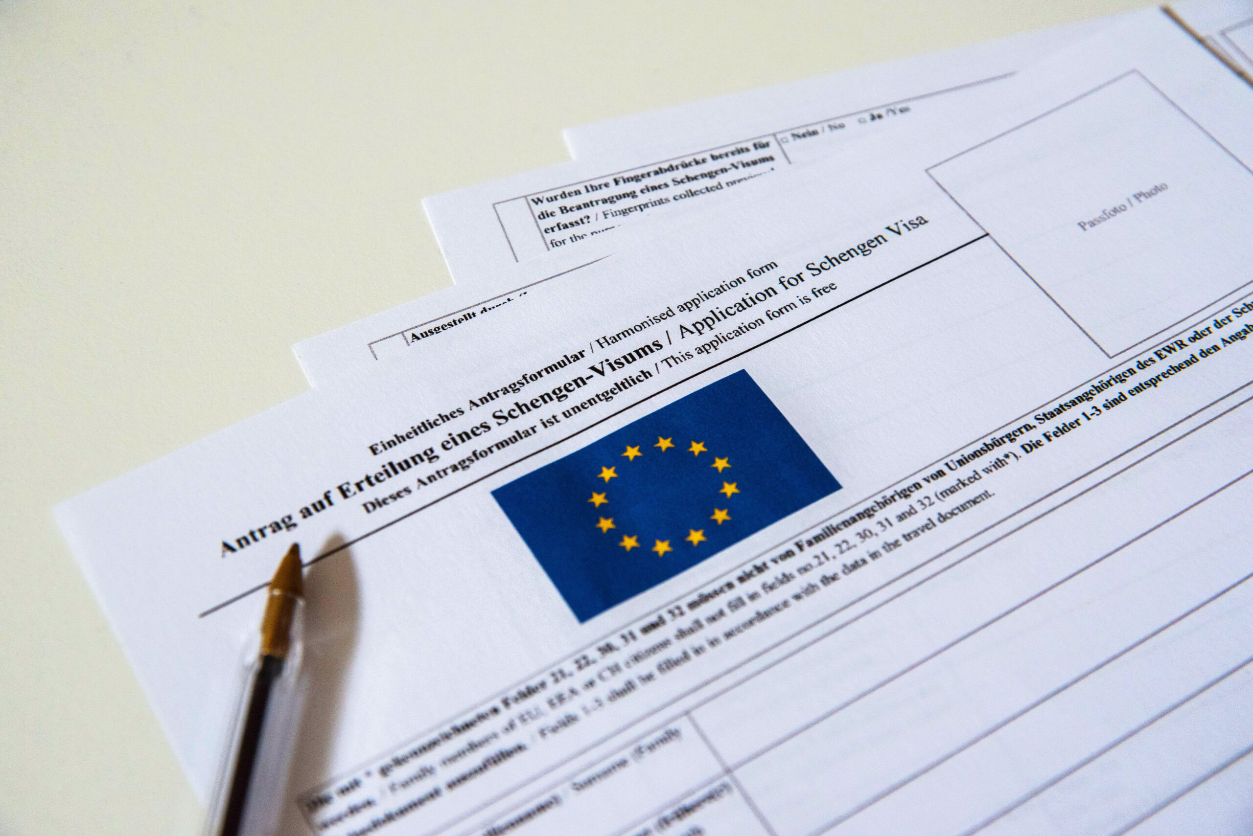 ЕС запретил выдачу россиянам многократных шенгенских виз. Как это будет работать и для кого сделали исключение?