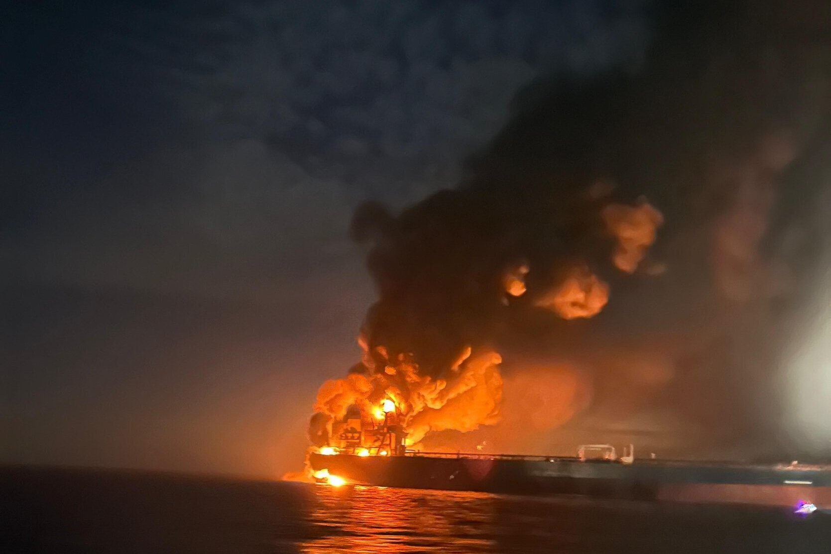 Танкеры «теневого флота» Kairos и Virat, которые шли в Россию, поражены в турецких водах