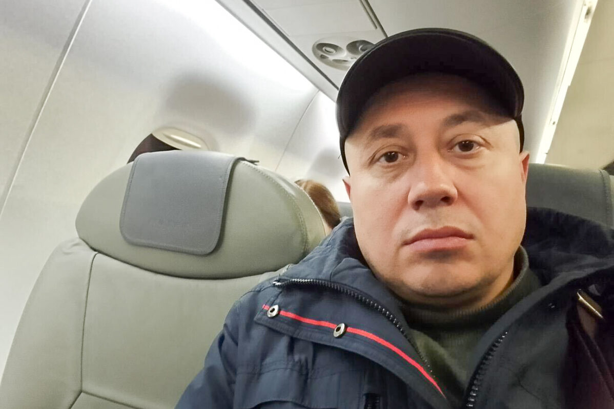 Владимир Бернгардт в самолете