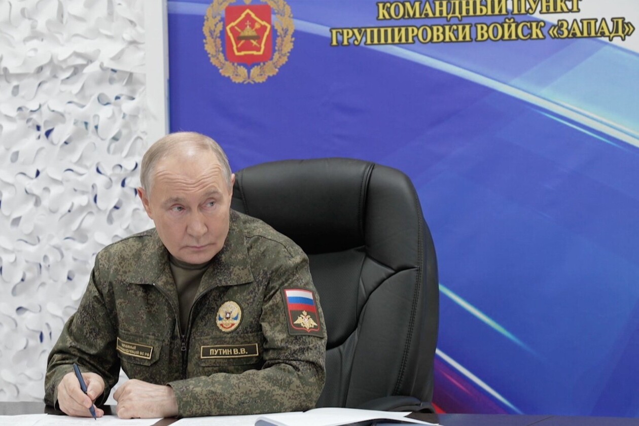 Владимир Путин провёл совещание в командном пункте группировки «Запад»