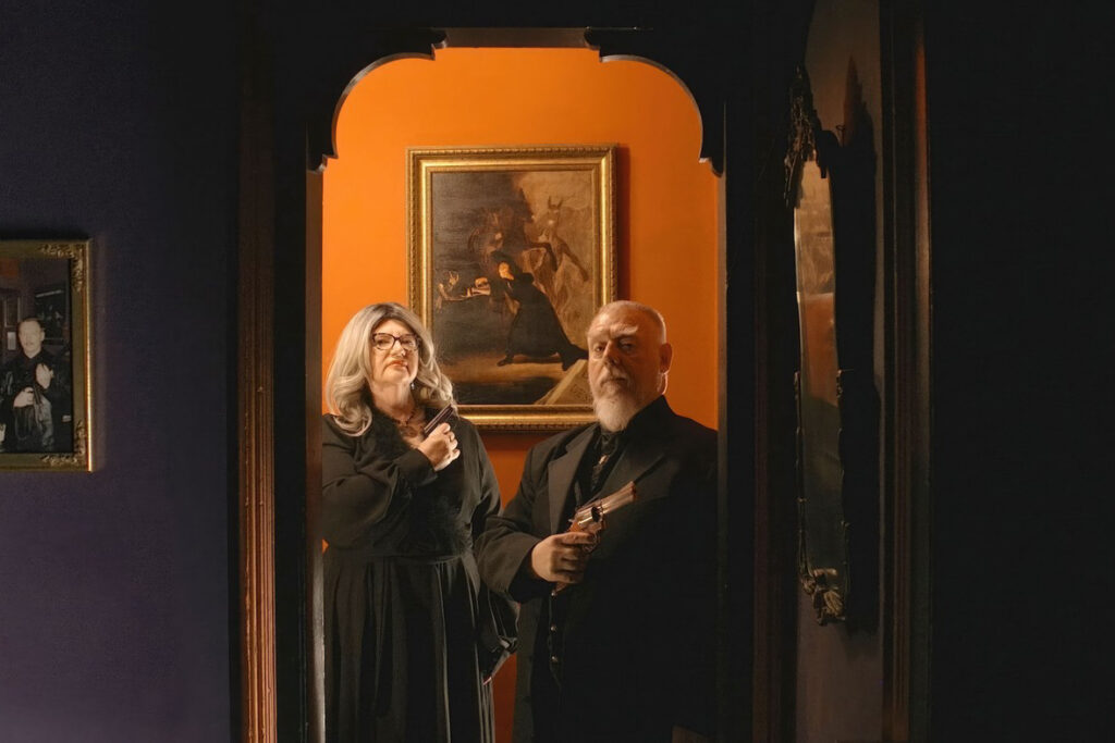 Верховный жрец Храма Сатаны Питер Гилмор утверждает, что церковь сатаны — атеистическая структура, связанная не с религией, а политическим активизмом